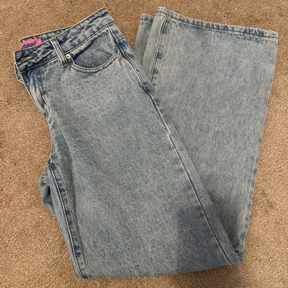 edikted low rise light wash jeans